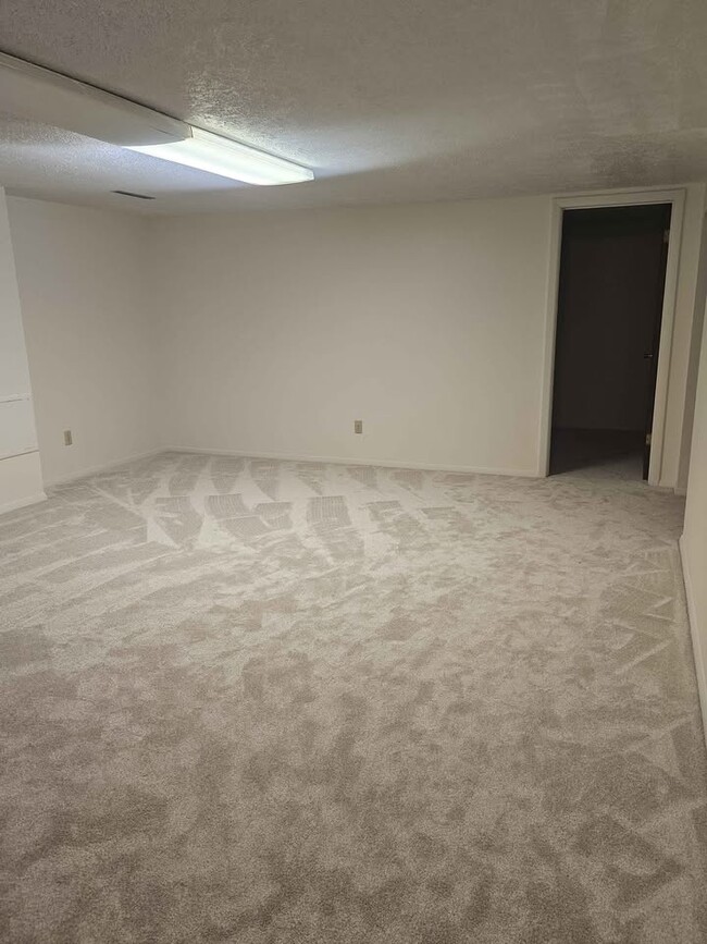 Building Photo - 121 S Regency Dr