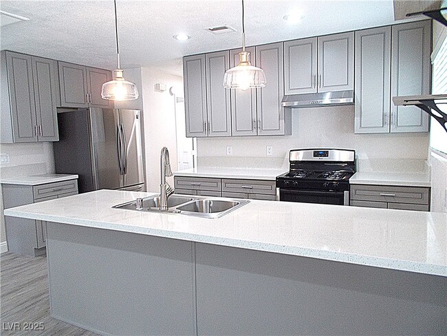 Building Photo - 7344 Vireo Dr