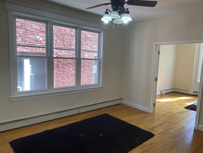 Building Photo - 1402 8th St