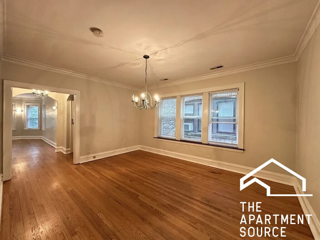 Building Photo - 2619 W Greenleaf Ave