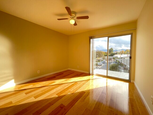 Building Photo - 1172 Saranap Ave