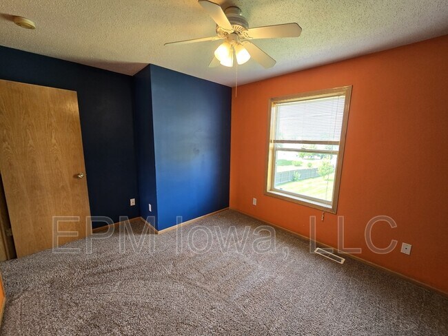 Building Photo - 1138 White Ivy Pl NE