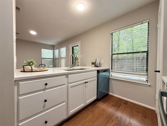 Building Photo - 22 Sawmill Grove Ln