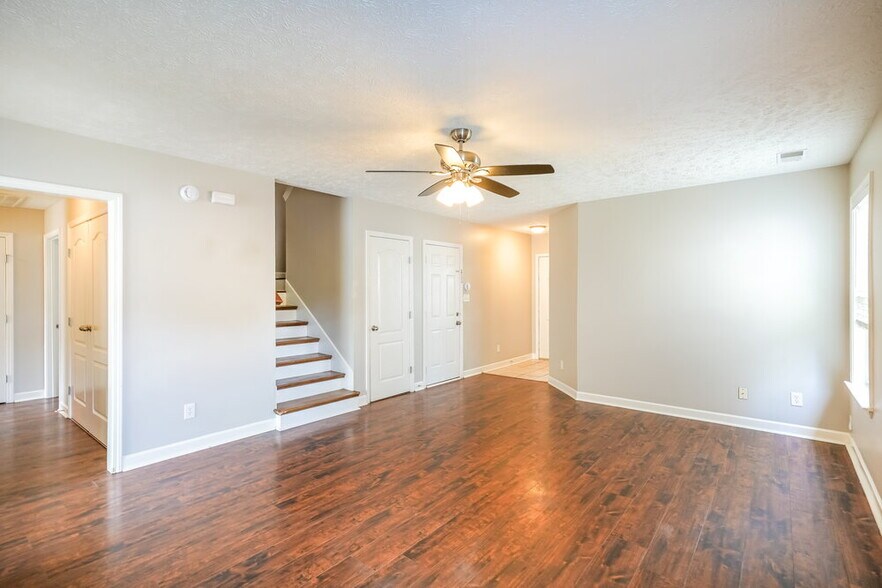 Building Photo - 1632 Beaconcrest Cir