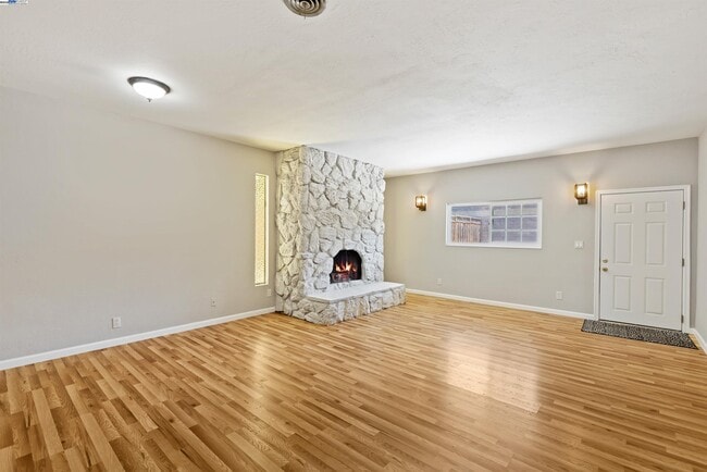 Building Photo - 666 Bluefield Ln