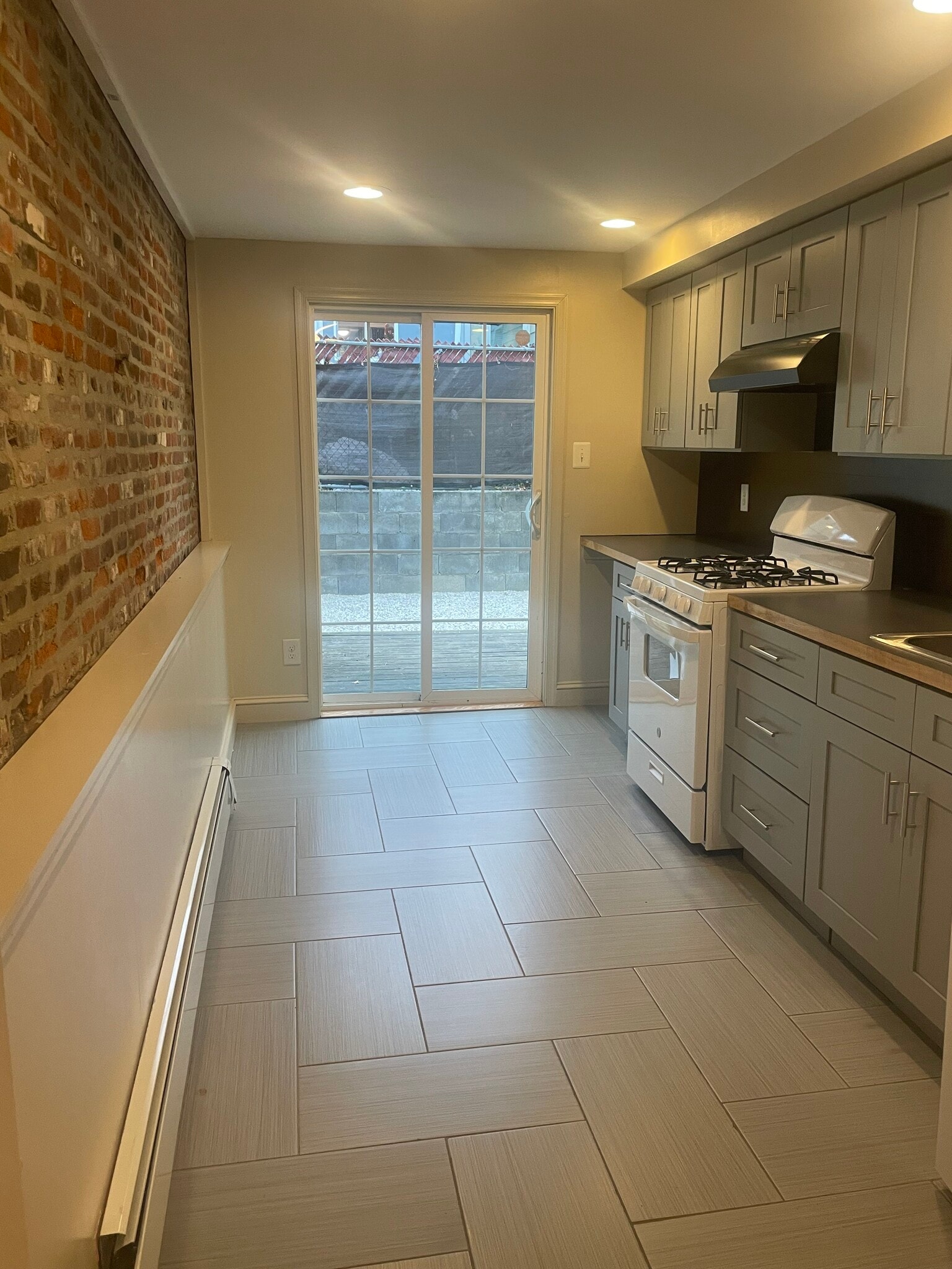 Kitchen - 3044 Amber St
