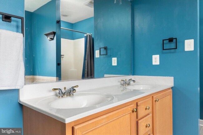 Building Photo - 677 Dellinger Dr