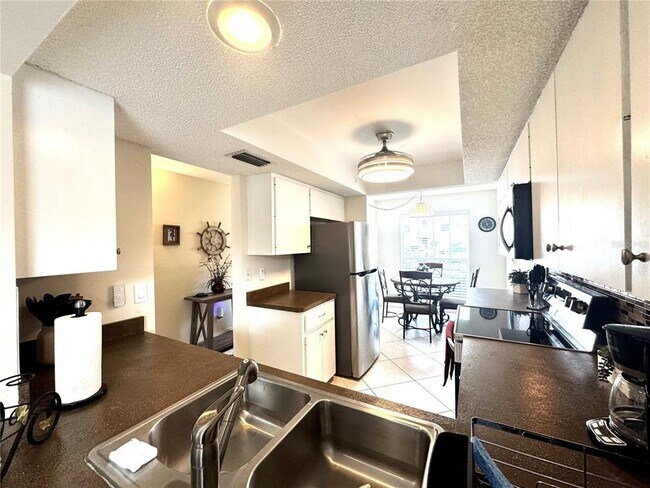 Building Photo - 4377 Longmeadow