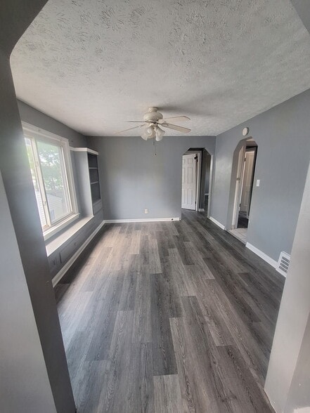 Building Photo - 12417 Watterson Ave