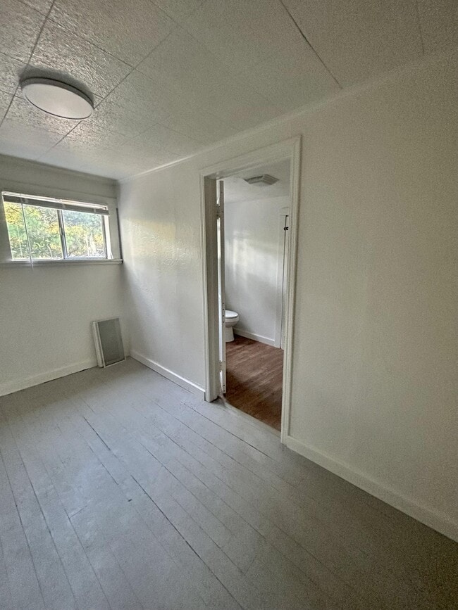 Building Photo - 1404 Callahan St