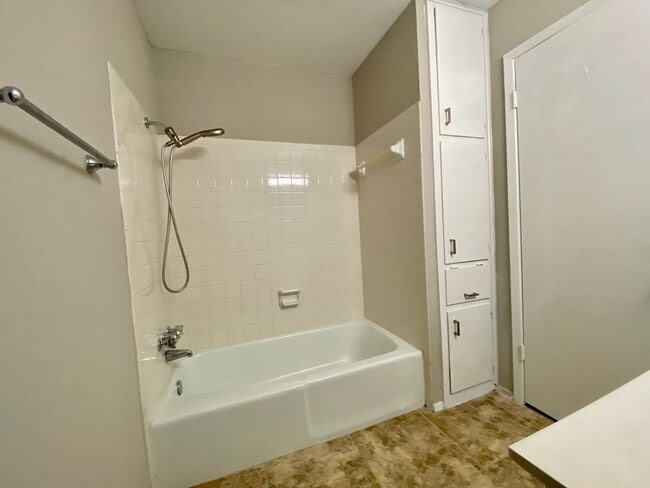 Building Photo - 7219 Scenic Brook Dr