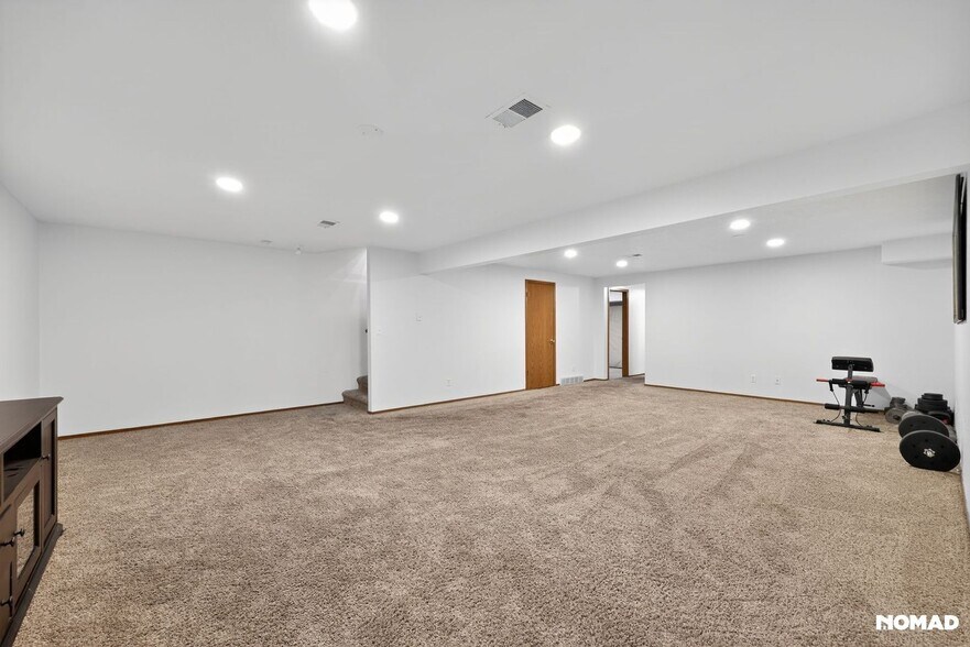 Building Photo - 4952 W 6th Street Rd