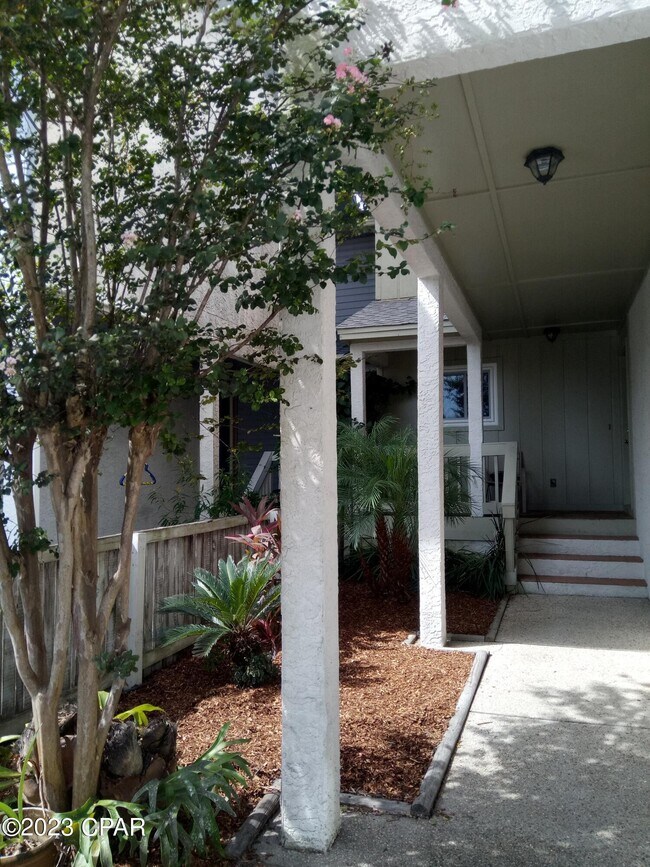 Building Photo - 1309 Capri Dr