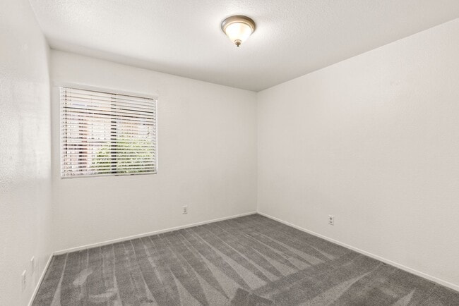 Building Photo - 4BD/2BA Ranch Style Home w/Private Yard, 2...