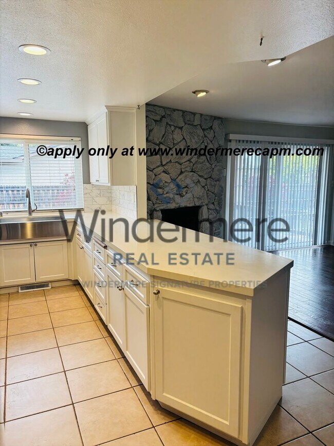 Building Photo - Beautiful 3-Bedroom Home in a Wonderful Fair Oaks Neighborhood!