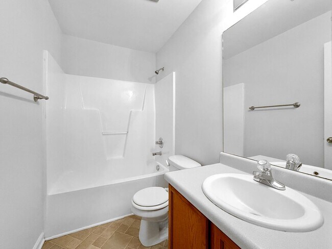 Building Photo - 50 %Off Rent!!!! Beautiful Townhome, Fenced-in Patio, Pet Friendly!