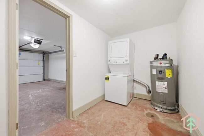 Building Photo - 2004 SE 143rd Ave