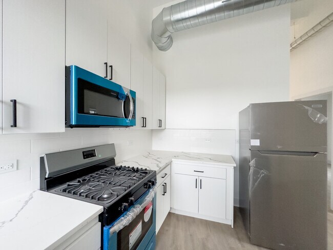 Building Photo - 4731 N Western Ave