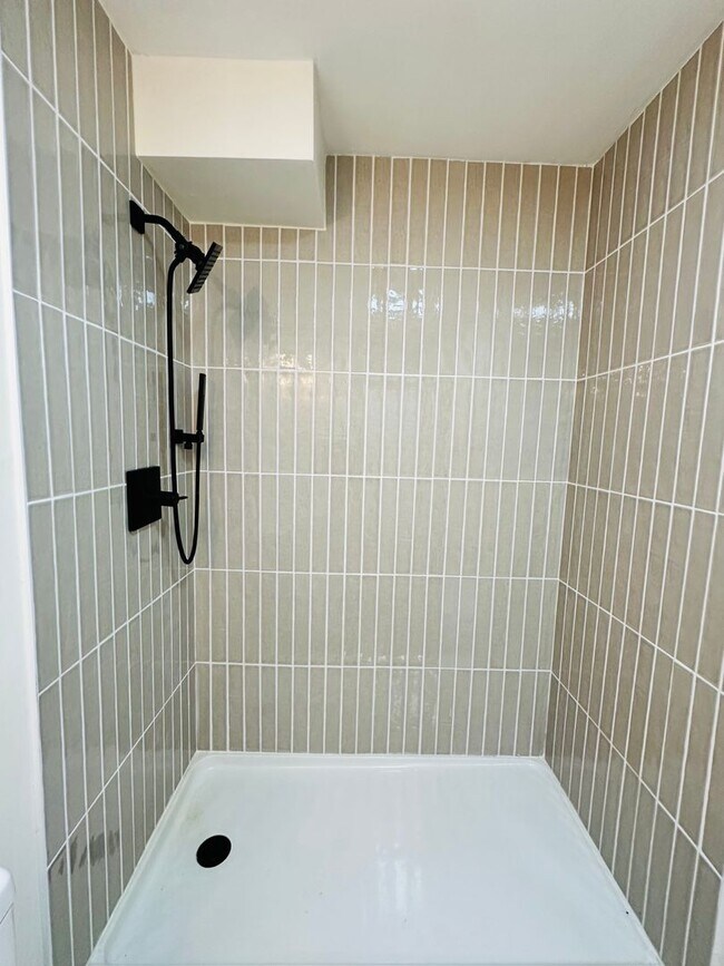 Building Photo - Completely renovated 3BR house in Shelby P...