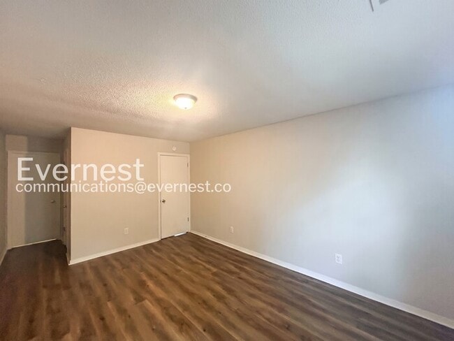 Building Photo - 5859 Shannon Dr