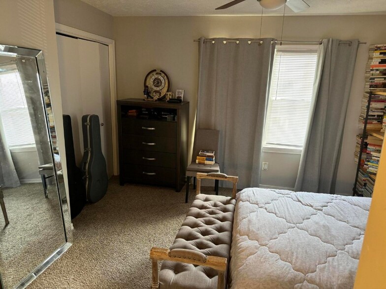 Building Photo - 2700 S Ingram Mill Rd