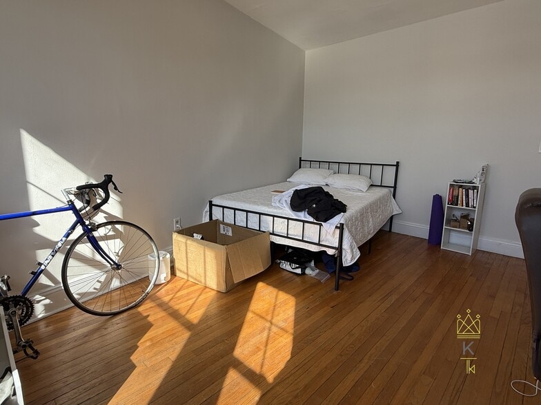 Building Photo - 370 Chestnut Hill Ave