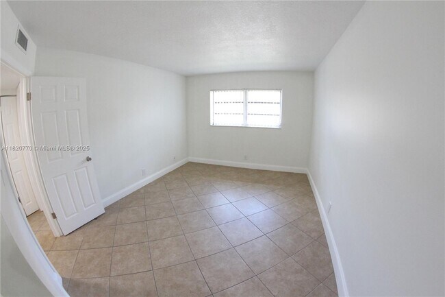 Building Photo - 2050 NW 81st Ave