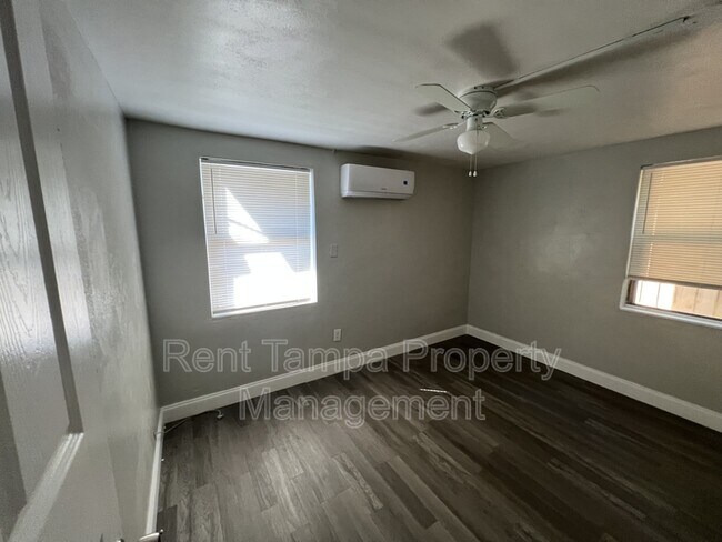Building Photo - 1026 1/2 19th St S Apt A