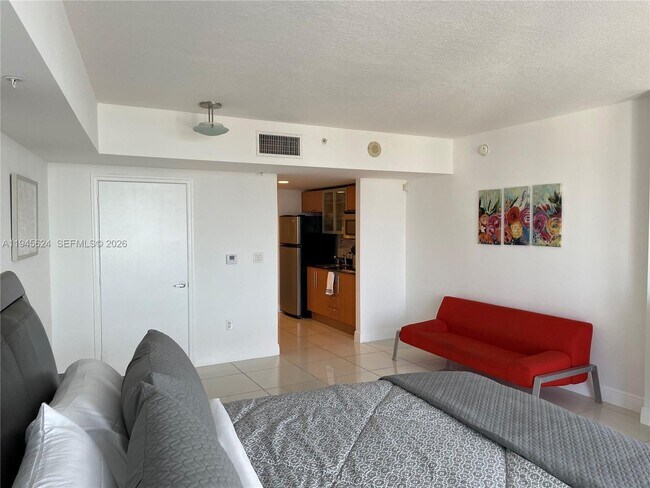 Building Photo - 1750 N Bayshore Dr