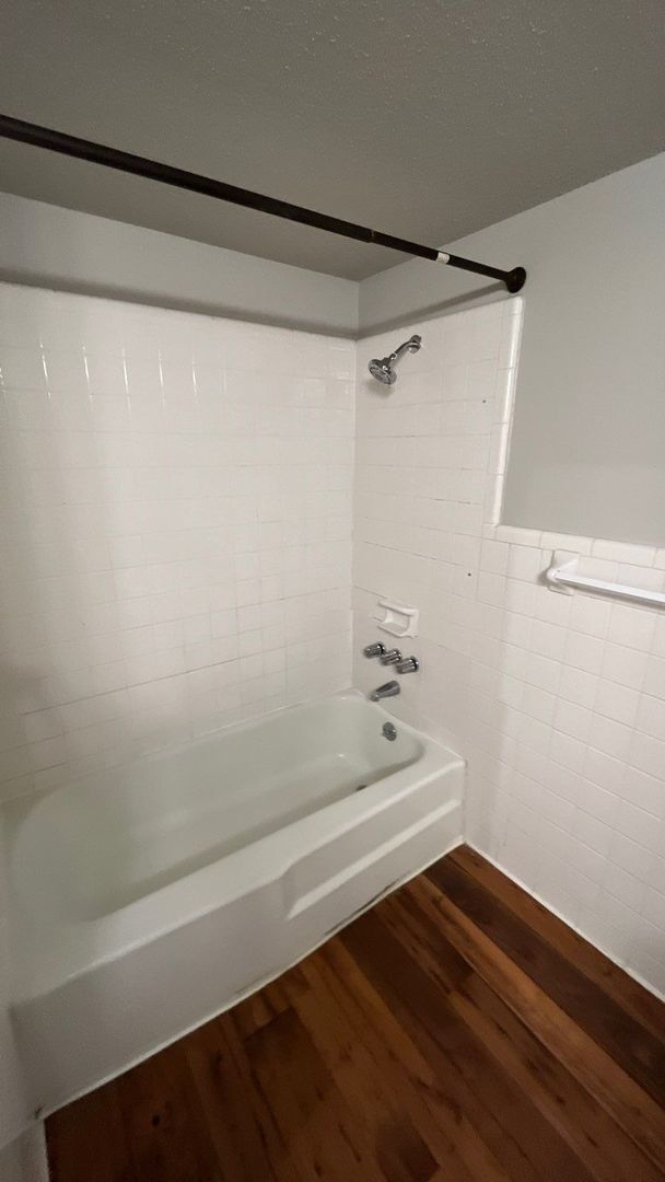 Building Photo - 110-116 Meadowview Drive