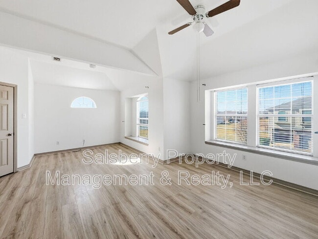 Building Photo - 3950 Seaside Ct