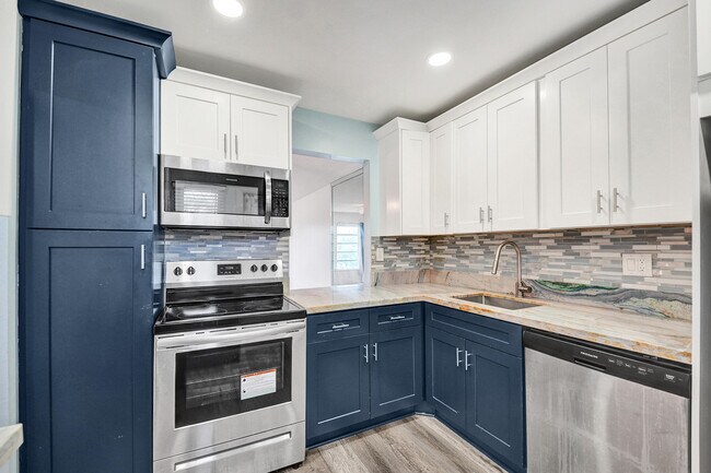 Building Photo - 2430 SW 81st Ave