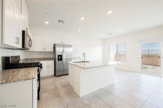 Building Photo - 402 Larksong Ave