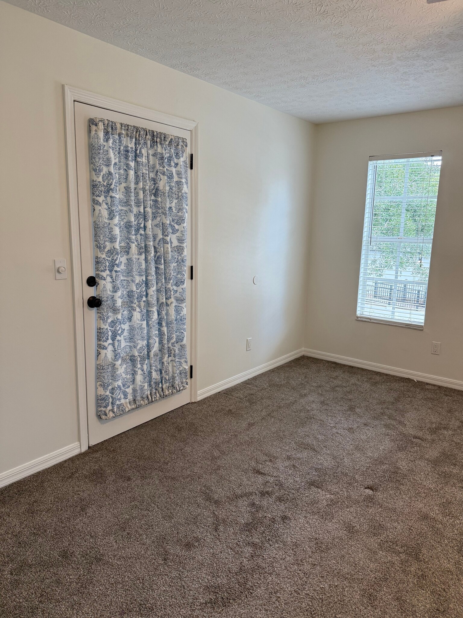 Master bedroom door to balcony - 3601 W Santiago St