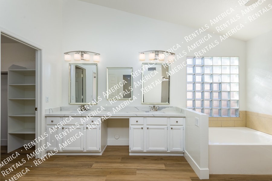 Building Photo - 2342 W Hemlock Ct