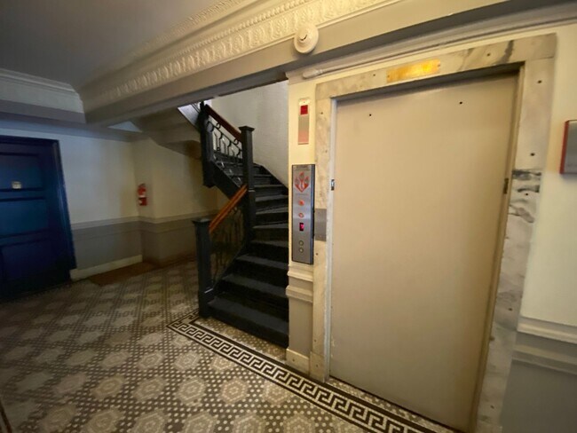 Building Photo - Have Breakfast at Tiffany's! Cozy Studio a...