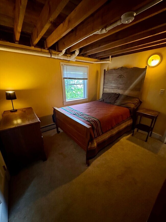 Building Photo - Spacious 3-Bedroom| Downtown Newnarket| Available NOW!