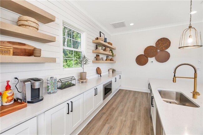 Building Photo - 245 Fox Run Dr