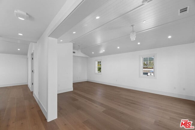 Building Photo - 566 Ida St