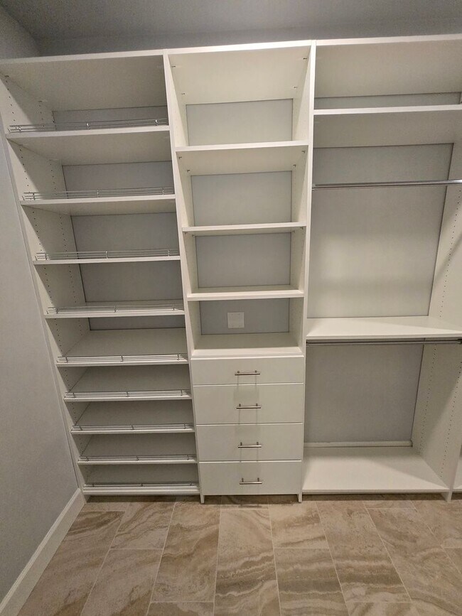 Building Photo - Beautiful 3-Bedroom, 2.5 Bath Home in Desi...