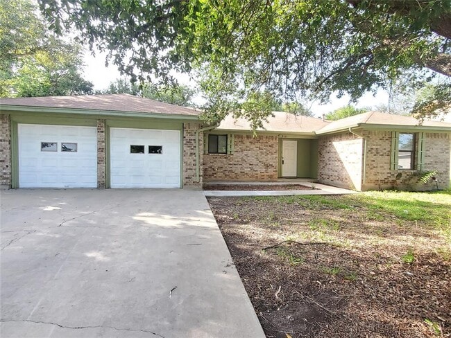 Primary Photo - 910 Cottonbowl Dr