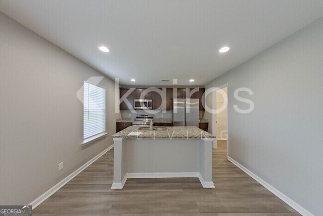 Building Photo - 105 Colonial Wy