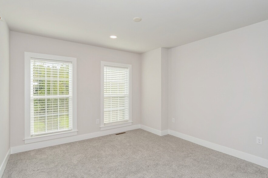 Building Photo - 701 Halcyon Ln