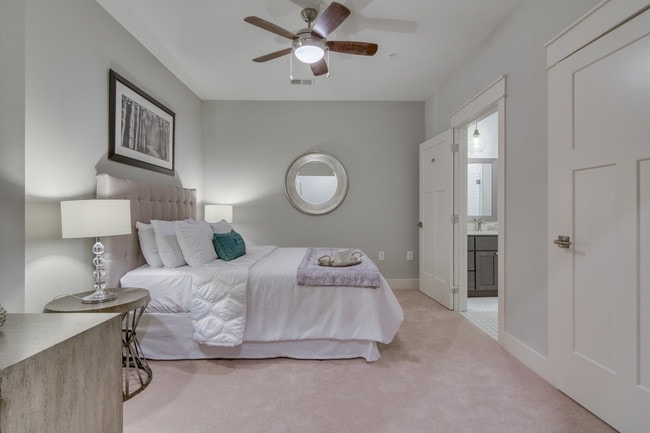 Building Photo - 525 East