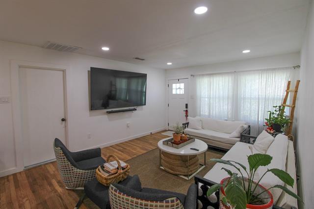 Building Photo - 3119 Eisenhower Dr