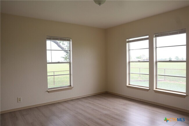 Building Photo - 707 Old Seguin Luling Rd