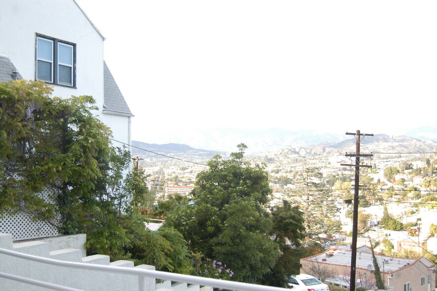 Building Photo - 1425 Columbia Dr