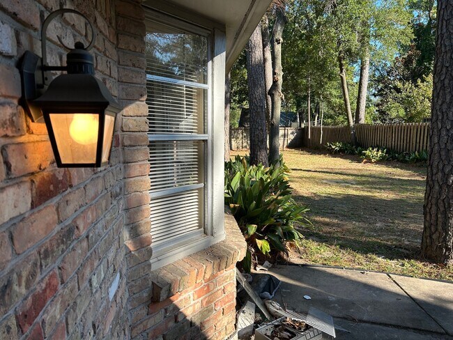 Building Photo - 1702 Maux Dr