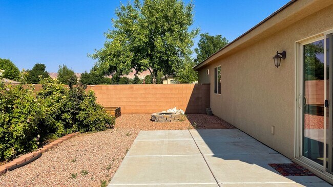 Building Photo - 4 Bedroom Treasure Valley Home Near Crimson High School