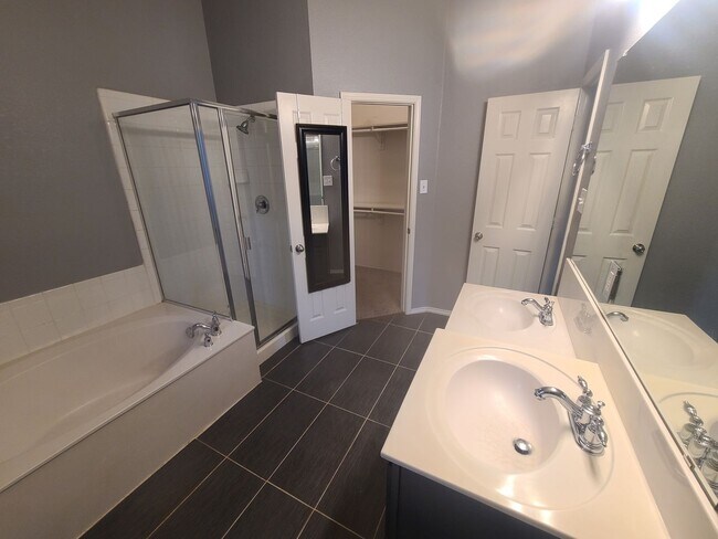Building Photo - Rowlett Home in Great Location w/ Community Park, Pools, & Playground. Includes All Appliances!